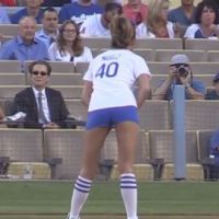 Chrissy Teigen : Sexy pour ses débuts de joueuse de base-ball