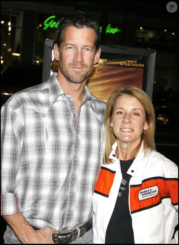 James Denton et sa femme à la première de We are marshall à Los Angeles, le 14 décembre 2006