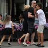 Exclusif - Hugh Jackman emmène sa femme Deborah et ses enfants Ava et oscar au restaurant l'Avenue à Paris le 3 août 2014.