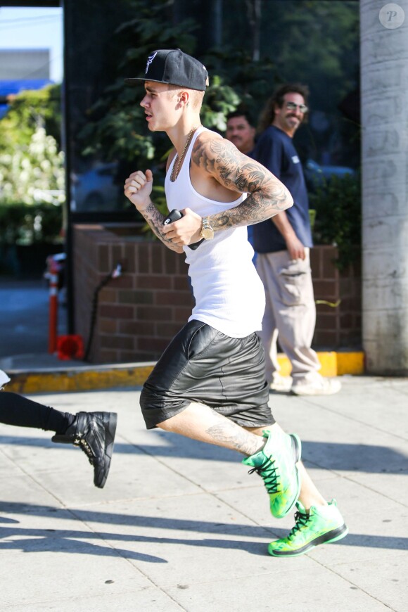Justin Bieber fait du joggin dans les rues de West Hollywood, le 8 août 2014.