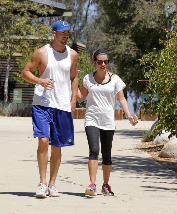 Lea Michele et Matthew Paetz font une randonnée en amoureux à Hollywood, le 13 août 2014.
