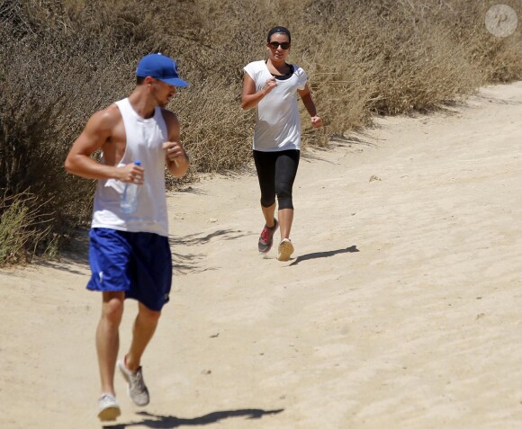 Lea Michele et son chéri Matthew Paetz font une randonnée en amoureux à Hollywood, le 13 août 2014.