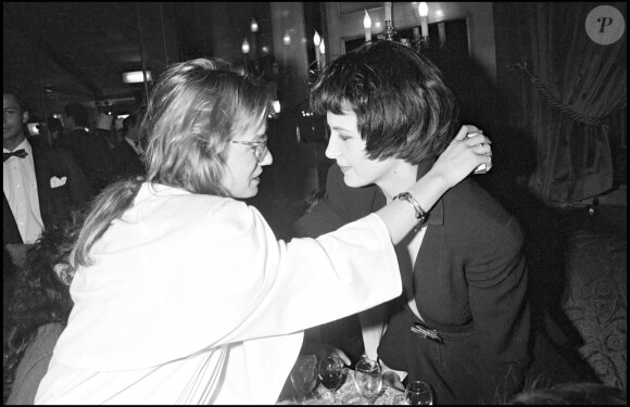 Sandrine Bonnaire et Juliette Binoche lors de la soirée des César 1986