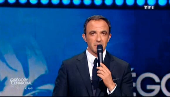 Nikos Aliagas au Zénith de Paris pour la soirée spéciale consacrée à Grégory Lemarchal, diffusée le samedi 16 août à 20h55 sur TF1.