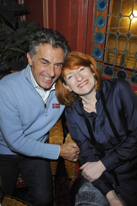 Gérard Holtz et son épouse Muriel à Paris le 5 mars 2012. 
