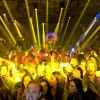 Le DJ David Guetta mixe lors d'une soirée au Gotha à Cannes le 15 août 2014.