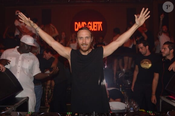 David Guetta mixe au Gotha à Cannes le 15 août 2014.