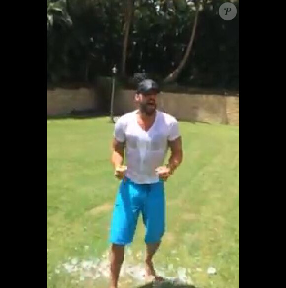 Ricky Martin participe au Ice Bucket Challenge, le 18 août 2014.