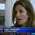  Cindy Crawford &eacute;voque les probl&egrave;mes de toxicit&eacute; dans l'&eacute;cole de ses enfants &agrave; Malibu au JT de la FOX - aout 2014 