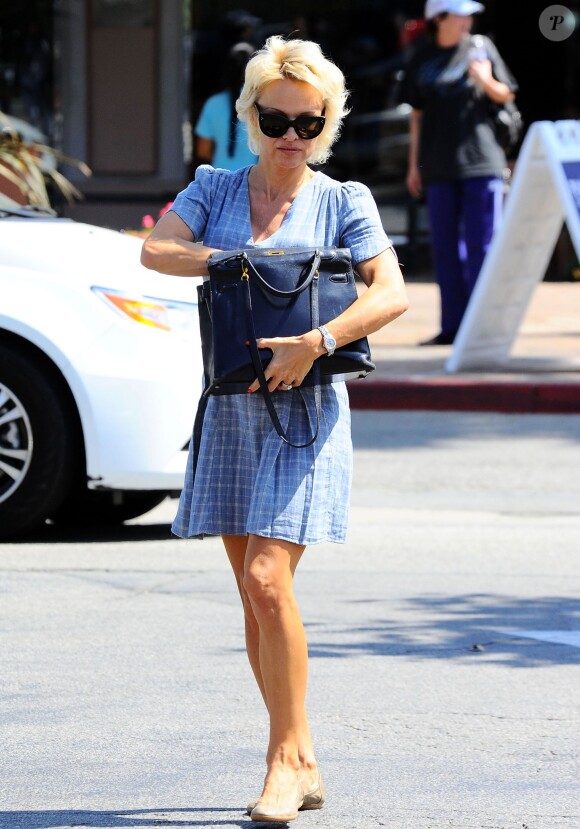 Pamela Anderson va déjeuner avec une amie à Malibu, le 29 juin 2014. 