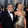 George Clooney et Stacy Keibler lors des Oscars en 2012.
