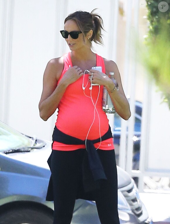 Exclusif - Stacy Keibler enceinte fait du jogging dans un parc à Los Angeles, le 19 juin 2014.
