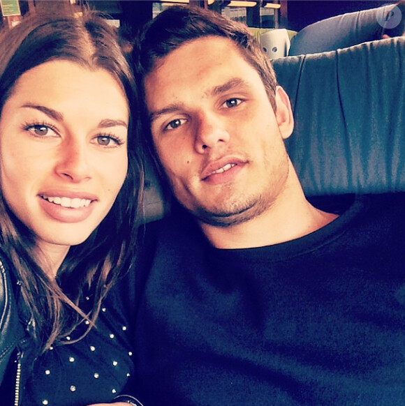 Fanny Skalli et Florent Manaudou en route vers Disneyland Paris, photo issue de son compte Instagram et publiée mai 2014