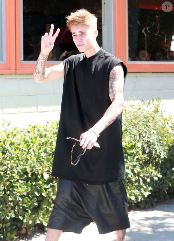 Justin Bieber se promène dans les rues de Los Angeles, le 22 août 2014.