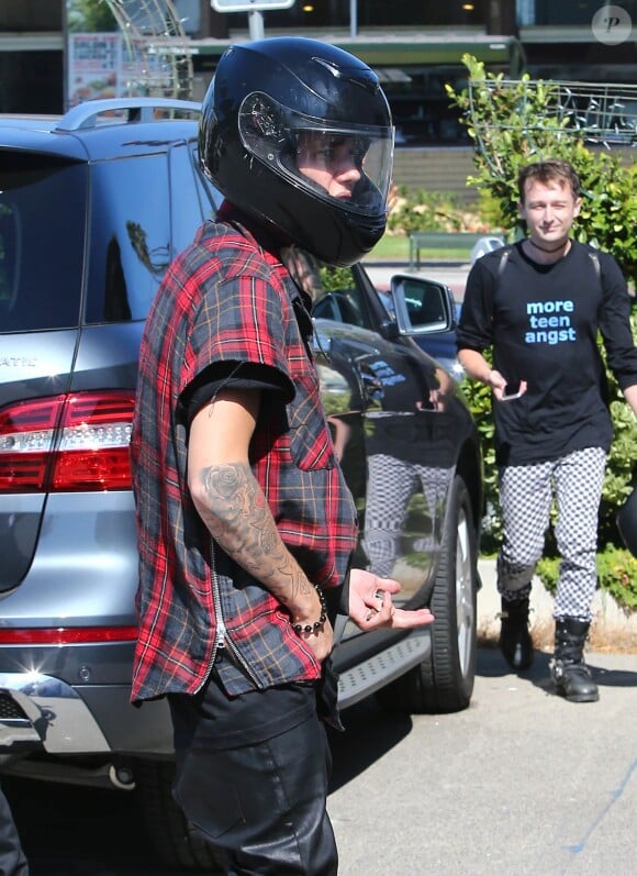 Justin Bieber s'amuse à conduire des Can-Am Spyder (motos à trois roues) avec son ami Lil Za à Los Angeles, le 21 août 2014. 