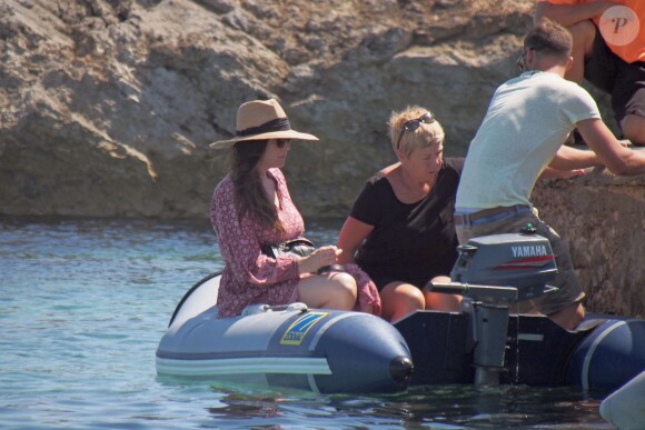 Liv Tyler, son compagnon Dave Gardner et son fils Milo en vacances à Formentera, le 26 août 2014.