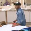 Sacha fait des imitations face à Julie dans Secret Story 8, le 28 août 2014.