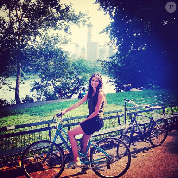 La chanteuse Pauline, compagne de Benoît Paire, à Central Park lors de son séjour à New York à l'occasion de l'US Open disputé par son compagnon, photo publiée sur son compte Instagram le 27 août 2014