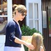 Jennifer Garner emmène sa fille Seraphina manger une glace au Brentwood Country Mart, le 28 août 2014.