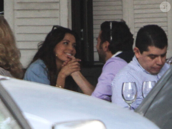 Eva Longoria et José Antonio Baston s'offrent un déjeuner romantique à Mexico, le 29 août 2014.