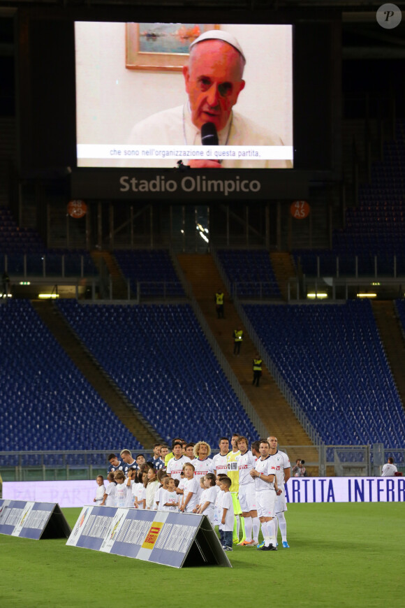 Le pape François - Match de football interreligieux pour la paix à l'initiative du pape François à Rome en Italie le 1er septembre 2014.