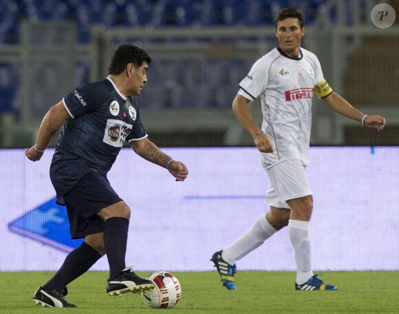 Diego Armando Maradona et Javier Zanetti - Match de football interreligieux pour la paix à l'initiative du pape François à Rome en Italie le 1er septembre 2014.