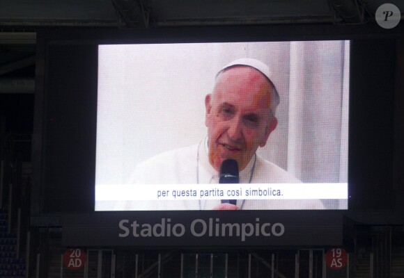 Pape François - Match de football interreligieux pour la paix à l'initiative du pape François à Rome en Italie le 1er septembre 2014.