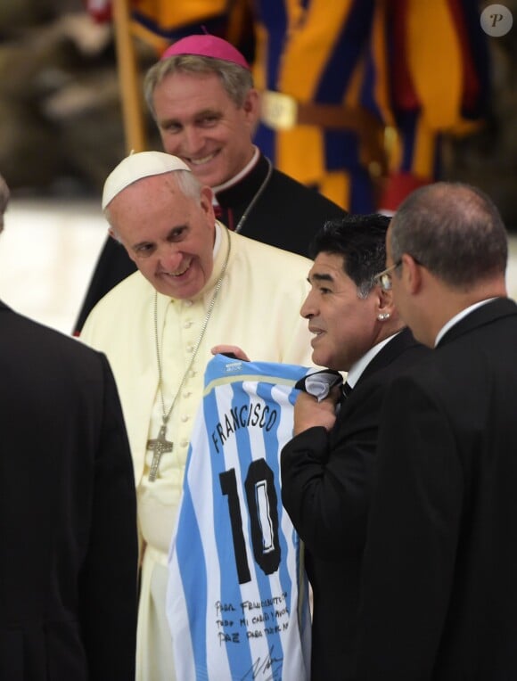 Diego Maradona - Rencontre avec le pape François au Vatican, le 1er septembre 2014, en marge d'un match pour la paix à Rome. 