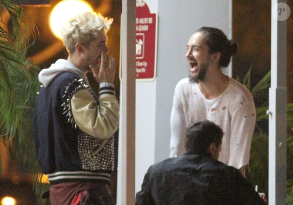 Exclusif - Bill et Tom Kaulitz du groupe "Tokio Hotel" quittent le restaurant "Astro Burger" à West Hollywood le 14 juin 2014.