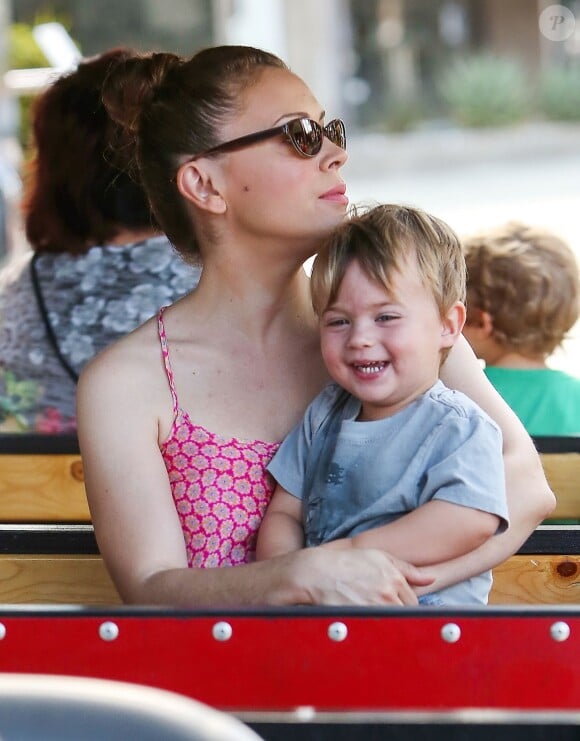 Alyssa Milano avec son fils Milo Thomas à Studio City, le 1er septembre 2013.