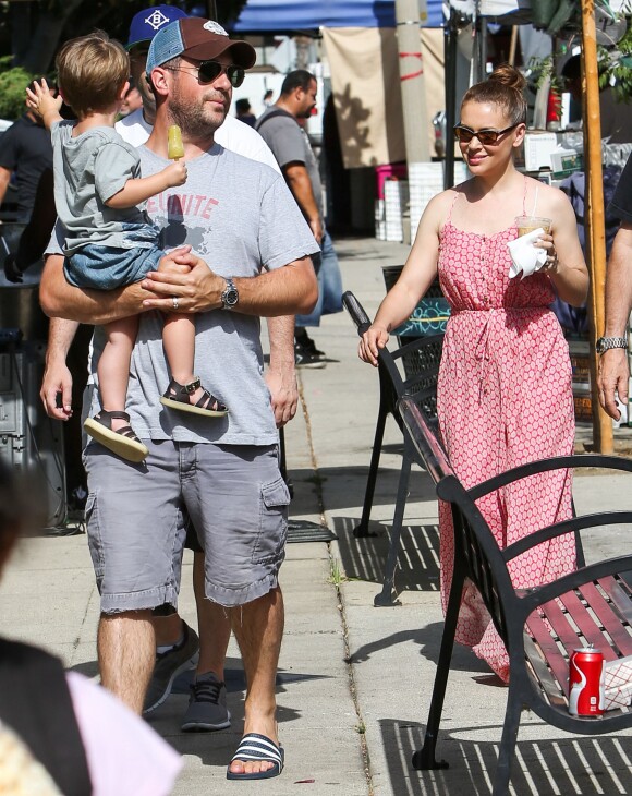 Alyssa Milano et David Bugliari avec leur fils Milo Thomas à Studio City, le 1er septembre 2013.