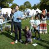 Le prince Daniel de Suède a accueilli près de 1 500 jeunes lors de la Journée du Sport Prince Daniel dans le parc du palais Haga, le 7 septembre 2014 à Stockholm