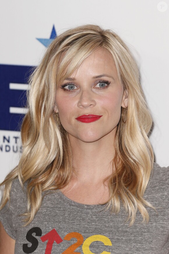 Reese Witherspoon lors de la soirée de charité Stand Up To Cancer (SU2C) au Dolby Theatre de Los Angeles, le 5 septembre 2014.
