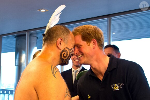 Le prince Harry rencontre la délégation néo-zélandaise pour les Invictus Games à la Maison de la Nouvelle-Zélande à Londres, le 8 septembre 2014