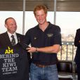 Le prince Harry rencontre la délégation néo-zélandaise pour les Invictus Games à la Maison de la Nouvelle-Zélande à Londres, le 8 septembre 2014 