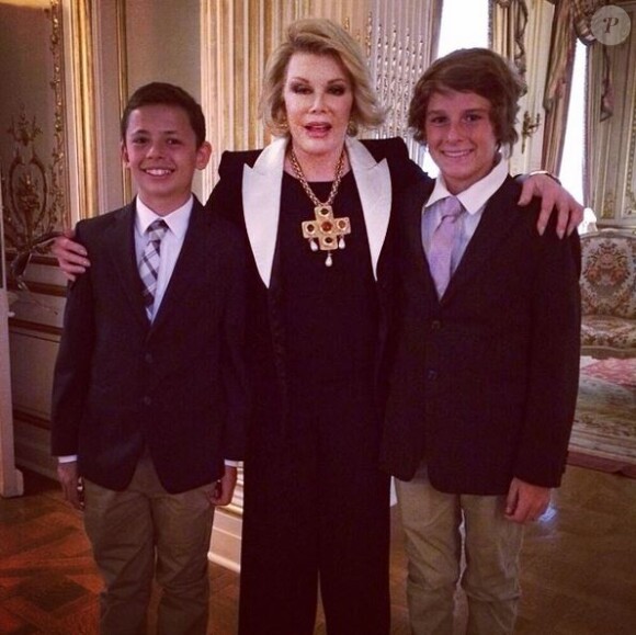 Joan Rivers et son petit-fils Cooper (à droite), dans son appartement de New York, le 12 juillet 2014