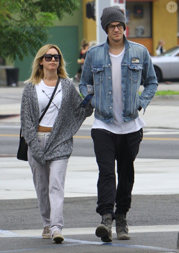 Exclusif - Ashley Tisdale et son époux Christopher French dans les rues de Studio City, le 20 juillet 2014