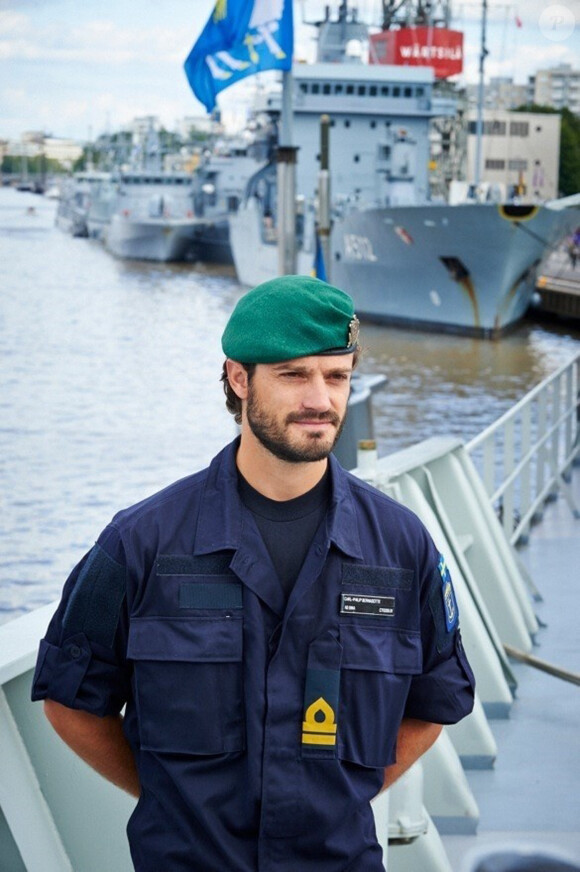 Le prince Carl Philip de Suède pose le 31 août 2014 à bord du HMS Carlskrona dans le cadre de l'exercice militaire Northern Coasts en mer Baltique.