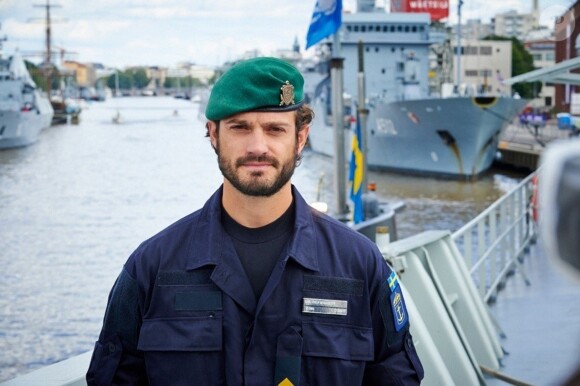 Le prince Carl Philip de Suède pose le 31 août 2014 à bord du HMS Carlskrona dans le cadre de l'exercice militaire Northern Coasts en mer Baltique.