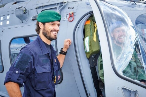 Le prince Carl Philip de Suède pose le 31 août 2014 à bord du HMS Carlskrona dans le cadre de l'exercice militaire Northern Coasts en mer Baltique.