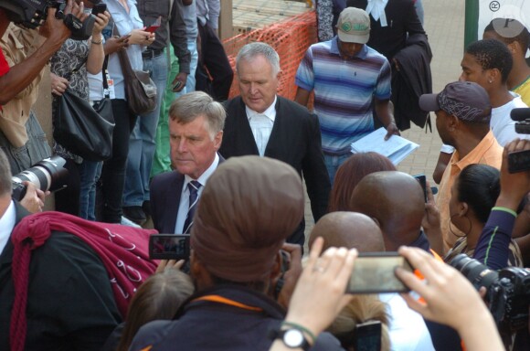 L'avocat Barry Roux lors de son arrivée à la North Gauteng High Court de Pretoria, le 11 septembre 2014 avant l'énoncé du verdict du procès de son client Oscar Pistorius pour le meurtre de Reeva Steenkamp