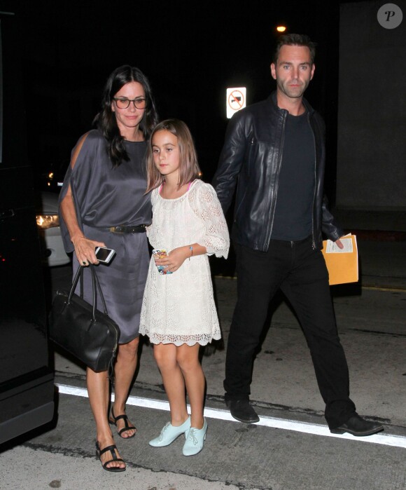 Courteney Cox, sa fille Coco Arquette et son compagnon Johnny McDaid sont allés dîner au restaurant Craig à West Hollywood. Le 10 septembre 2014.