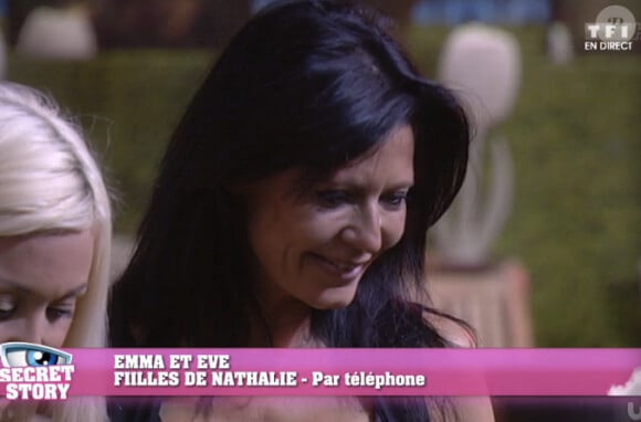 Nathalie découvre les messages vocaux de ses proches. Dans l'hebdo de Secret Story 8, le vendredi 12 septembre 2014.