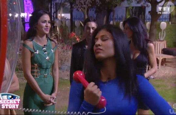 Jessica offre un buzz gratuit à Nathalie. Dans l'hebdo de Secret Story 8, le vendredi 12 septembre 2014.