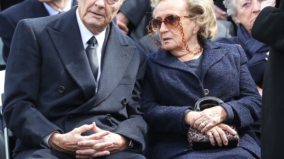 Jacques Chirac va 'mieux' selon Bernadette, et donne même des 'coups de canne' !