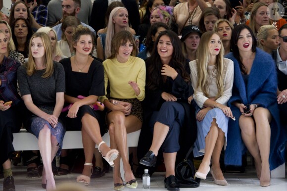 Laura Carmichael, Pixie Geldof, Alexa Chung, Jessie Ware, Harley Viera Newton, Daisy Lowe au défilé de mode Topshop lors de la fashion week à Londres, le 14 septembre 2014