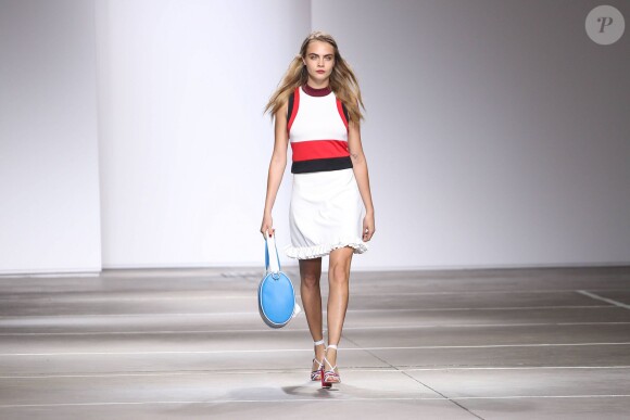 Cara Delevingne - Défilé de mode Topshop lors de la fashion week à Londres, le 14 septembre 2014.