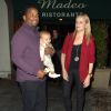 Alfonso Ribeiro, sa femme Angela Unkrich et leur fils Alfonso Lincoln Jr. Ribeiro sortent du restaurant Madeo à West Hollywood, le 25 février 2014