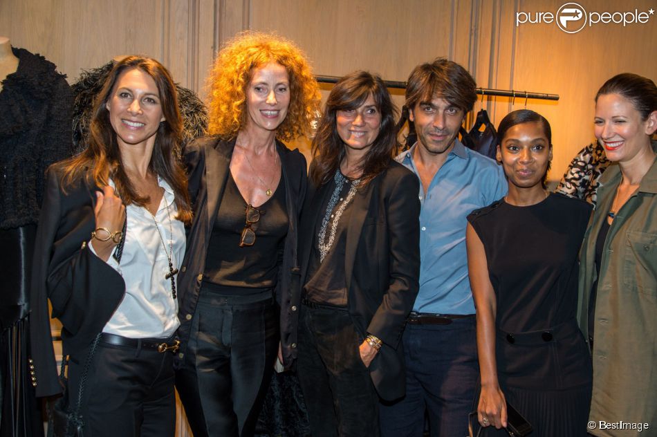  Emmanuelle Alt et les membres de la Team Vogue Paris lors de la Vogue Fashion Night Out 2014 &amp;agrave; Paris, le 16 septembre 2014. 