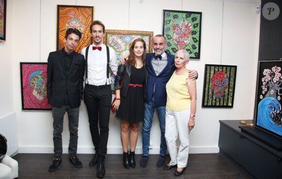 Exclusif - Gianni Lorenzon, ses enfants Lola, Alessandro et Luca et sa maman - Vernissage de l'exposition "Tattoo" de Pascale Garnier-Cowan à la galerie "15 Saussure" à Paris, le 16 septembre 2014.